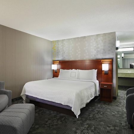Готель Courtyard Chicago St. Charles Сент-Чарлз Екстер'єр фото