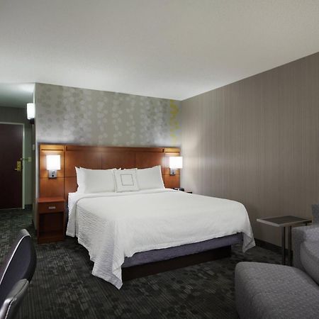 Готель Courtyard Chicago St. Charles Сент-Чарлз Екстер'єр фото