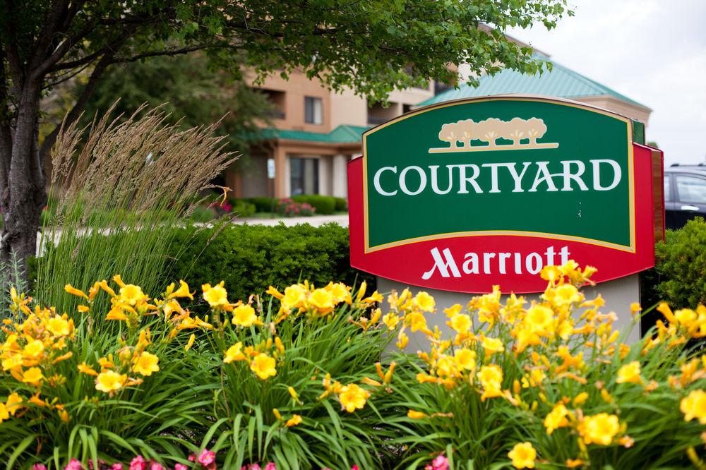 Готель Courtyard Chicago St. Charles Сент-Чарлз Екстер'єр фото
